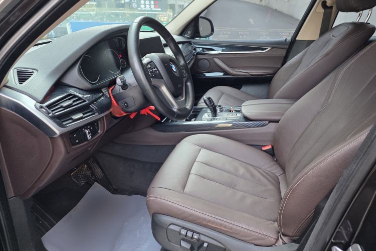 Used BMW X5 2017 xDrive28i Interior 10