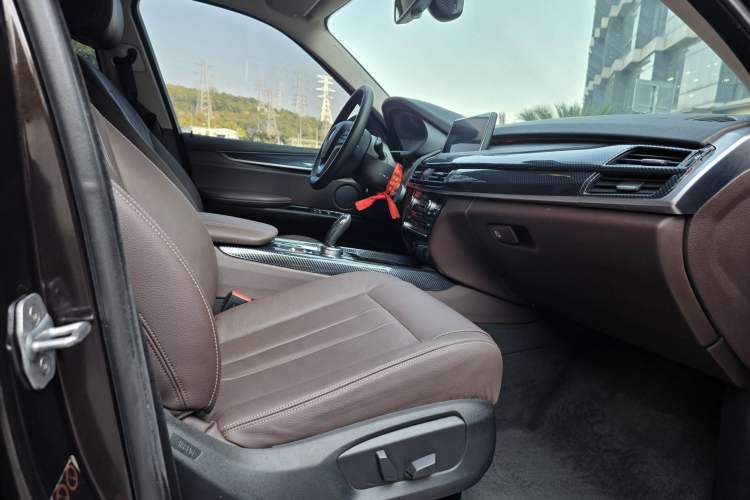 Used BMW X5 2017 xDrive28i Interior 5