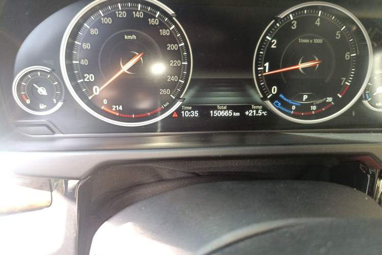 Used BMW X5 2017 xDrive28i Odometer Close Up