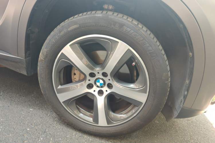 Used BMW X5 2017 xDrive28i Right Front Wheel Hub