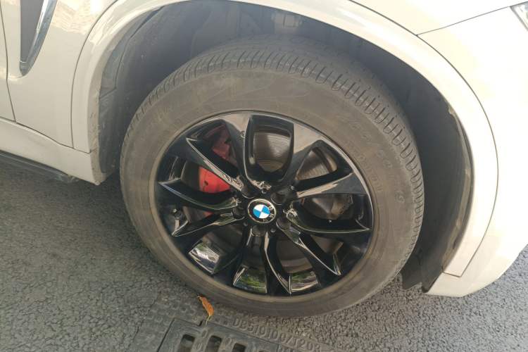 Used BMW X5 2017 xDrive28i Right Front Wheel Hub
