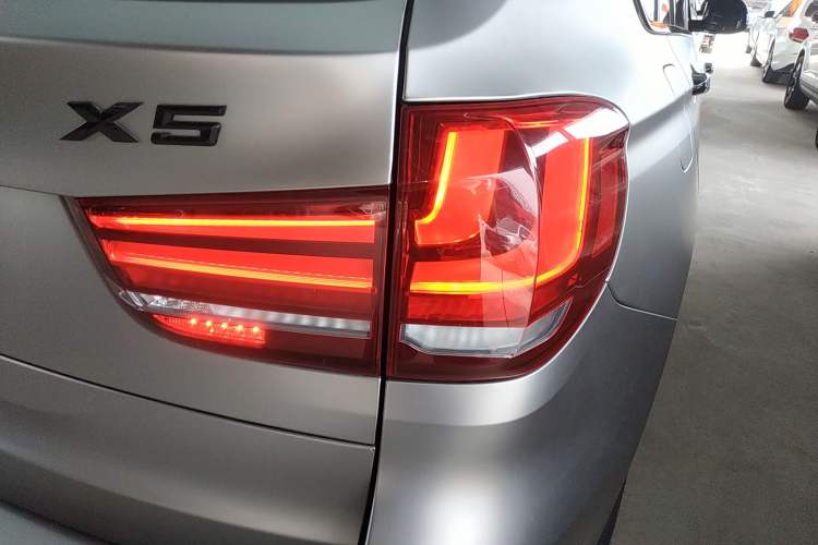 Used BMW X5 2017 xDrive28i Right Rear Taillight