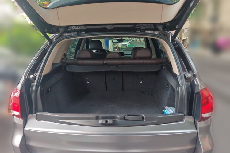 Used BMW X5 2017 xDrive28i Trunk