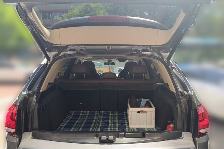 Used BMW X5 2017 xDrive28i Trunk