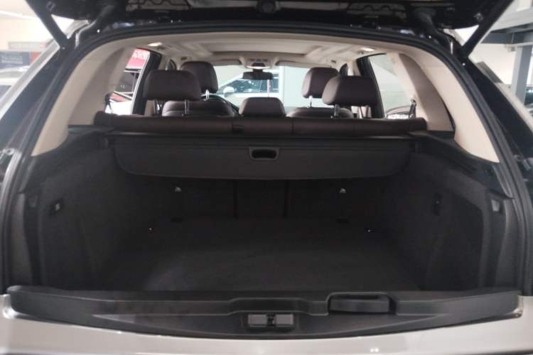 Used BMW X5 2017 xDrive28i Trunk