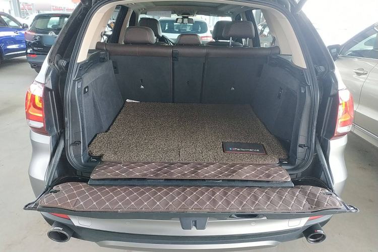 Used BMW X5 2017 xDrive28i Trunk