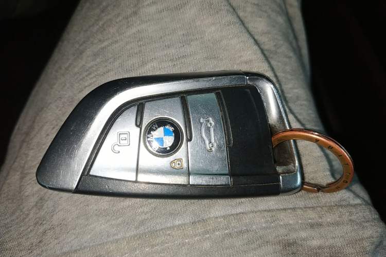Used BMW X5 2017 xDrive28i Vehicle Key