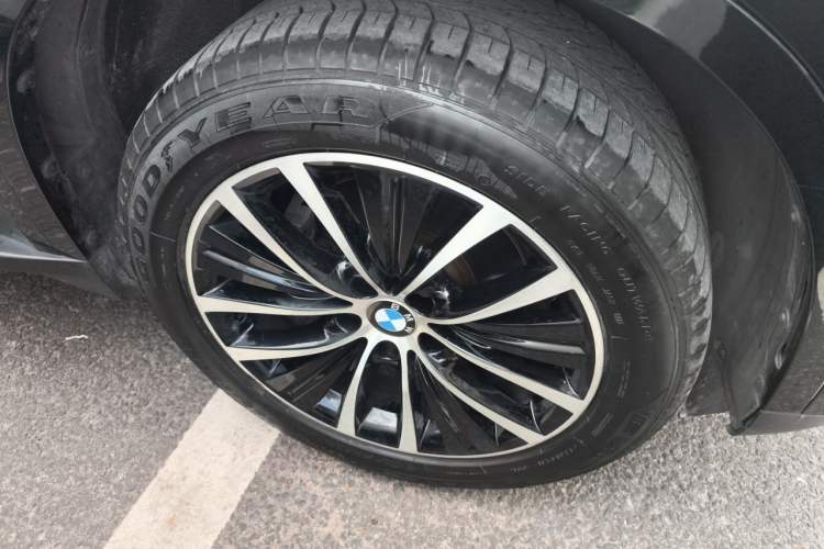 Used BMW X5 2017 xDrive28i Right Front Wheel Hub