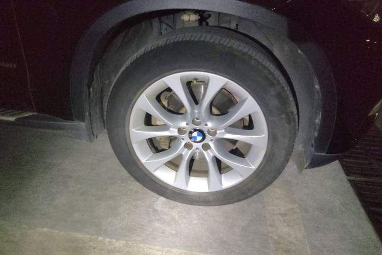 Used BMW X5 2017 xDrive35i Elegant Edition Right Front Wheel Hub