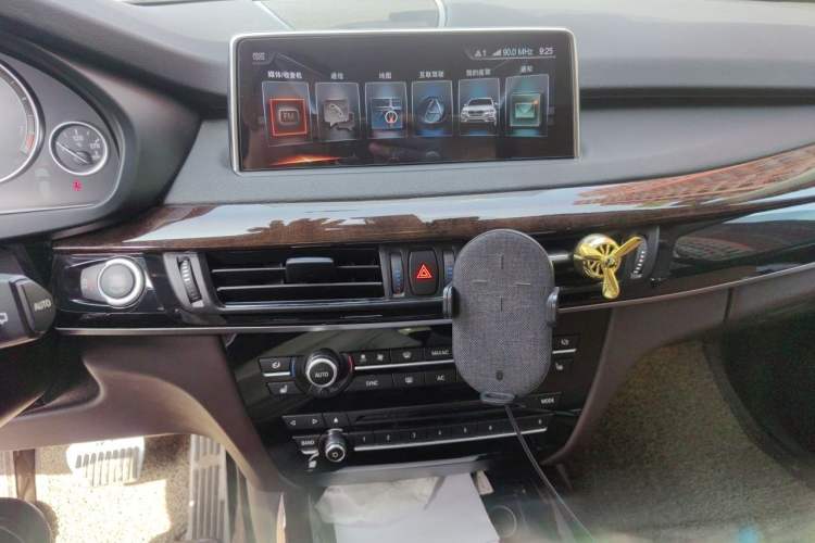 Used BMW X5 2017 xDrive28i Audio And AC Panel
