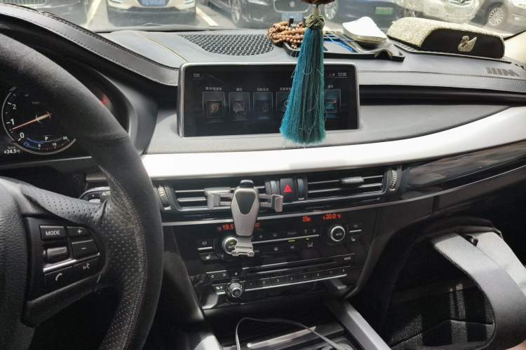 Used BMW X5  Audio And AC Panel