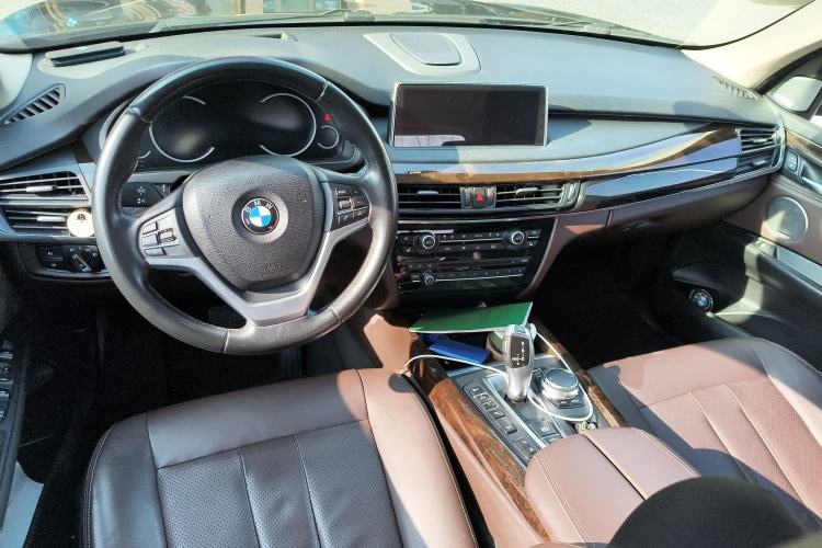 Used BMW X5 2017 xDrive28i Center Console