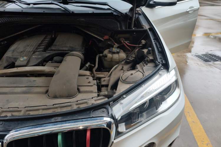 Used BMW X5 2017 xDrive35i Middle East Engine Bay Left