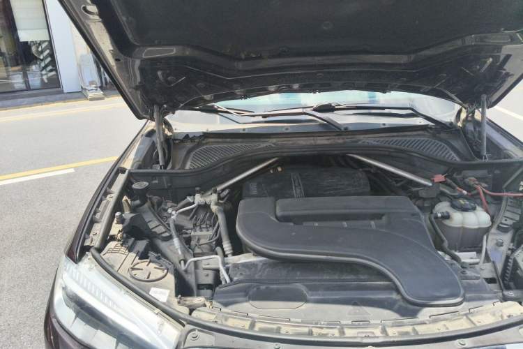 Used BMW X5 2017 xDrive28i Engine Bay Right