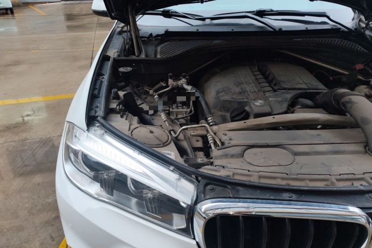 Used BMW X5 2017 xDrive35i Middle East Engine Bay Right