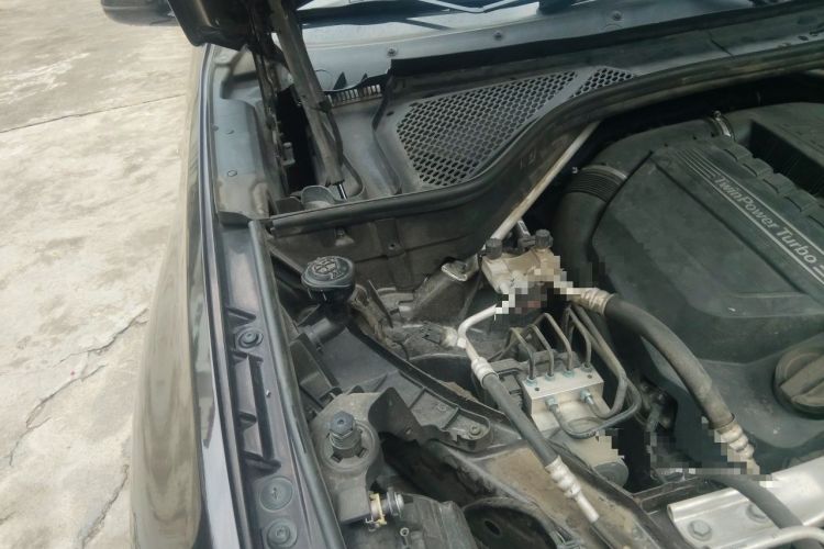 Used BMW X5 2017 xDrive35i M Sport Edition Engine Bay Right