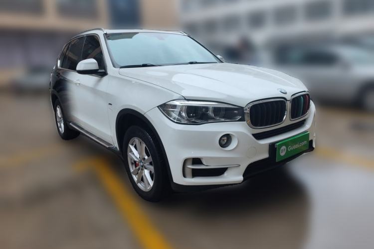 Used BMW X5 2017 xDrive35i Middle East Front Right 45 Deg