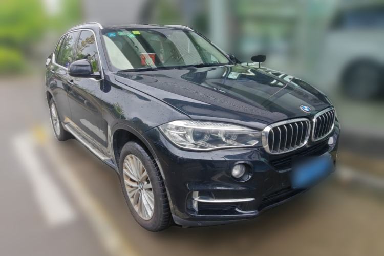 Used BMW X5 2017 xDrive28i Front Right 45 Deg