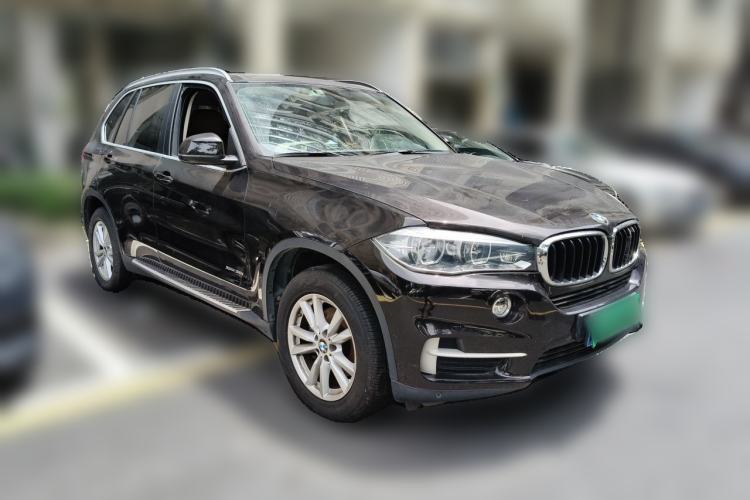 Used BMW X5  Front Right 45 Deg