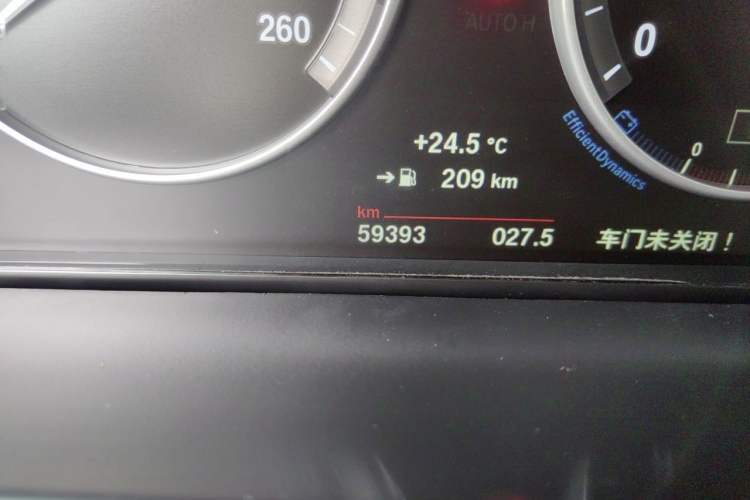 Used BMW X5 2017 xDrive28i Odometer Close Up