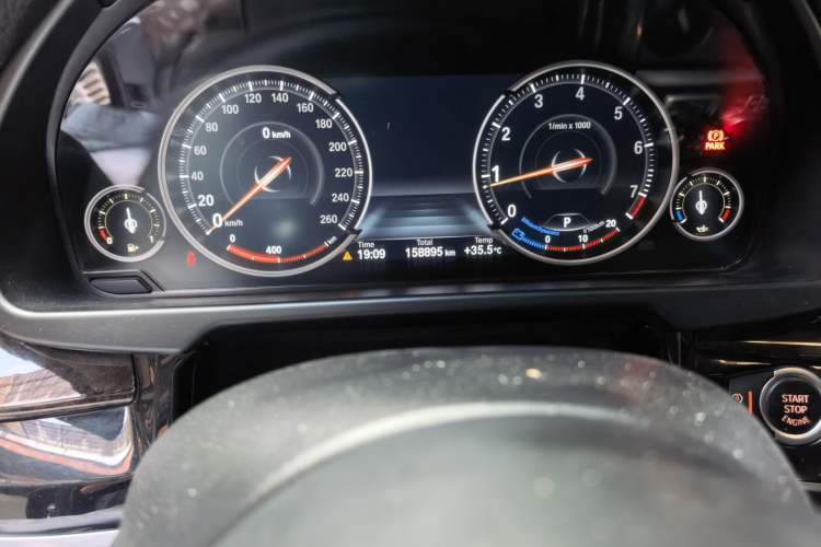 Used BMW X5 2017 xDrive28i Odometer Close Up