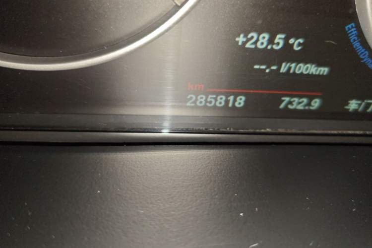 Used BMW X5 2017 xDrive28i Odometer Close Up