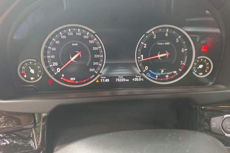 Used BMW X5 2017 xDrive28i Odometer Close Up