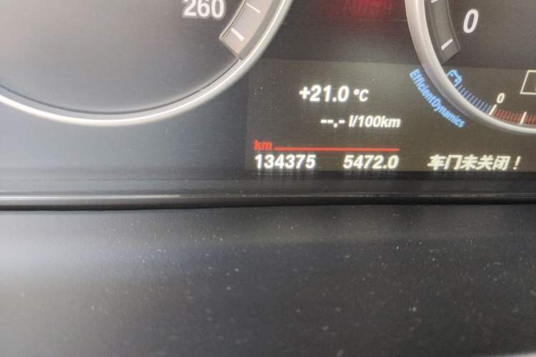 Used BMW X5 2017 xDrive28i Odometer Close Up
