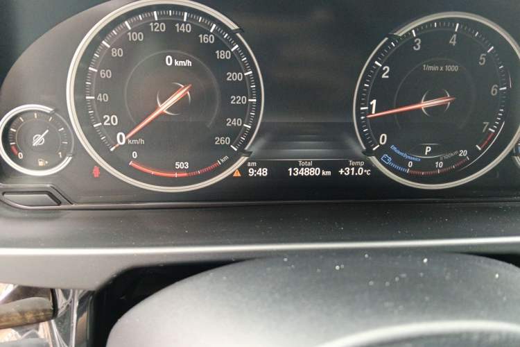 Used BMW X5 2017 xDrive28i Odometer Close Up