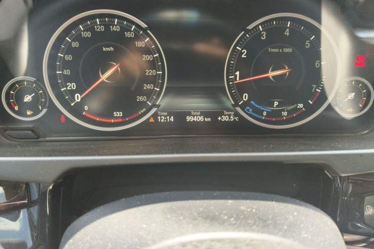 Used BMW X5 2017 xDrive28i Odometer Close Up