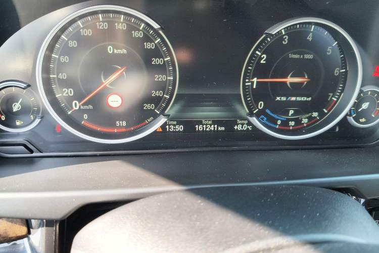 Used BMW X5 2017 xDrive28i Odometer Close Up