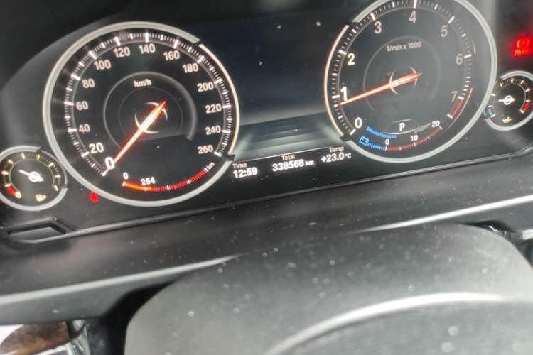 Used BMW X5 2017 xDrive28i Odometer Close Up