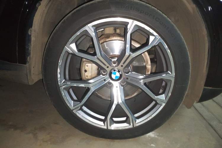 Used BMW X5 2017 xDrive28i Right Front Wheel Hub
