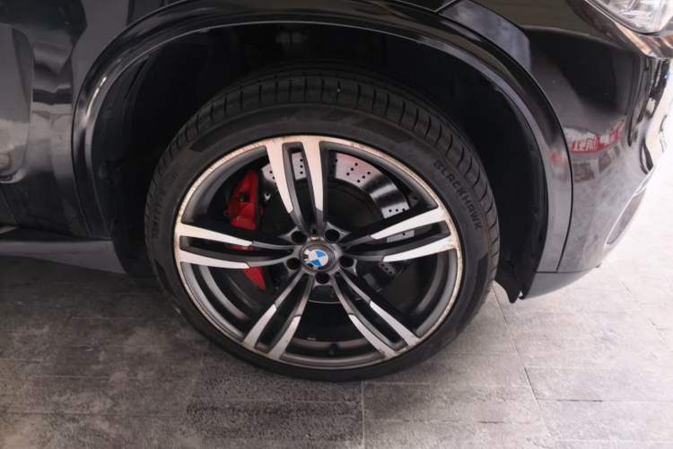 Used BMW X5 2017 xDrive28i Right Front Wheel Hub