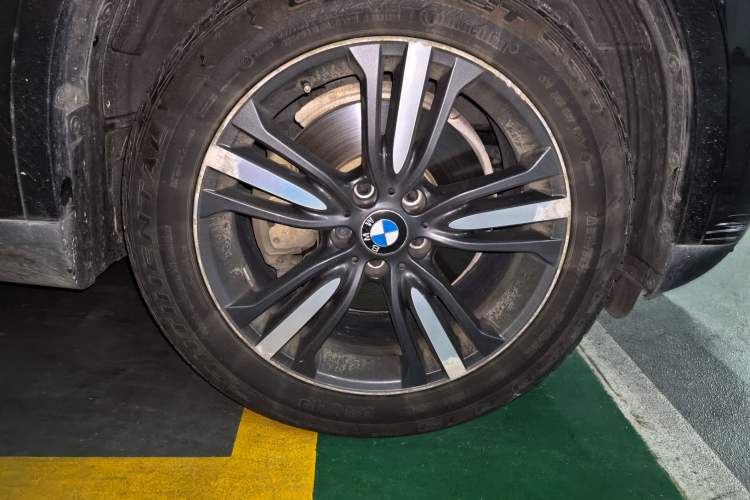 Used BMW X5 2017 xDrive35i Elegant Edition Right Front Wheel Hub