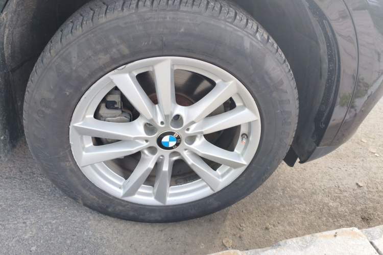 Used BMW X5 2017 xDrive35i Elegant Edition Right Front Wheel Hub