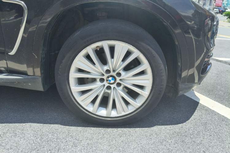Used BMW X5 2017 xDrive28i Right Front Wheel Hub