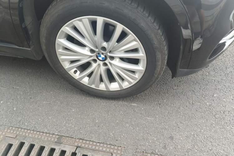 Used BMW X5 2017 xDrive28i Right Front Wheel Hub