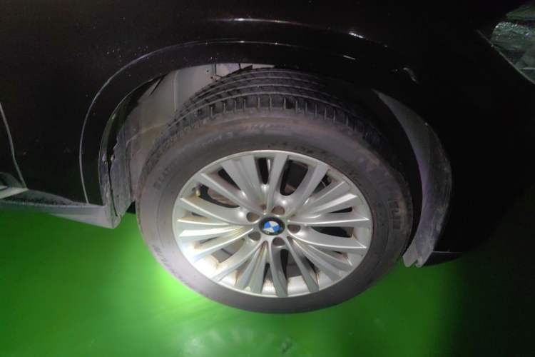 Used BMW X5 2017 xDrive28i Right Front Wheel Hub