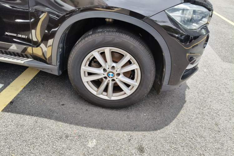 Used BMW X5  Right Front Wheel Hub