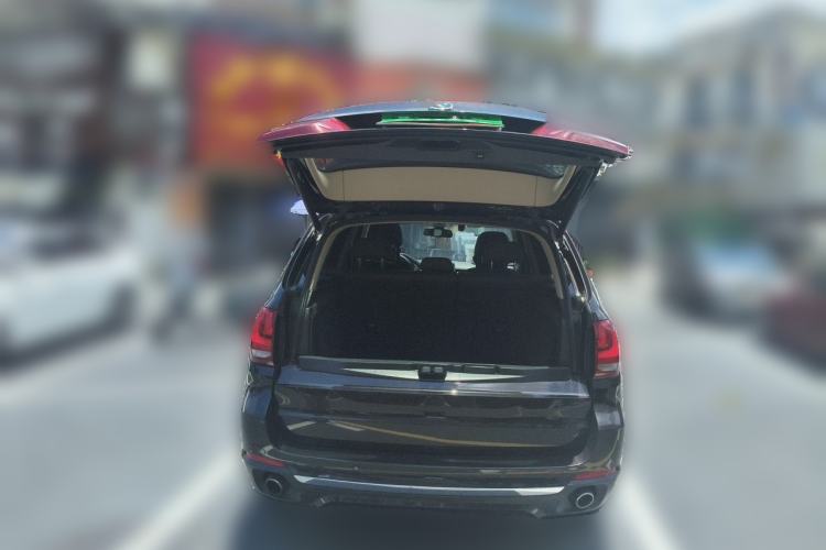 Used BMW X5 2017 xDrive28i Trunk