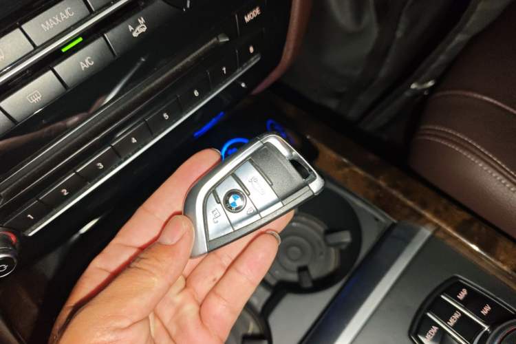 Used BMW X5 2017 xDrive28i Vehicle Key
