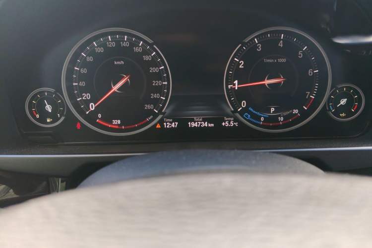 Used BMW X5 2017 xDrive28i Odometer Close Up