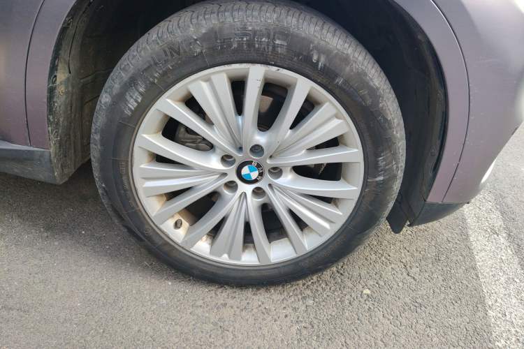 Used BMW X5 2017 xDrive28i Right Front Wheel Hub