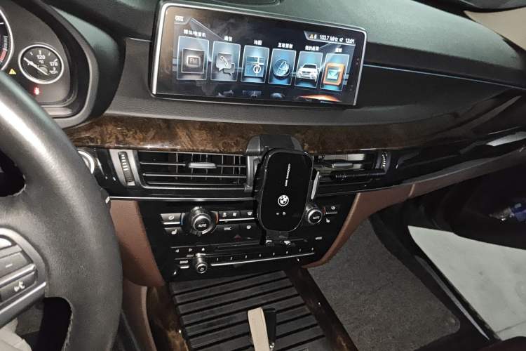 Used BMW X5 2017 xDrive28i Audio And AC Panel