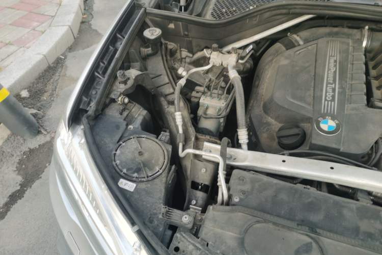 Used BMW X5 2017 xDrive35i Elegant Edition Engine Bay Right