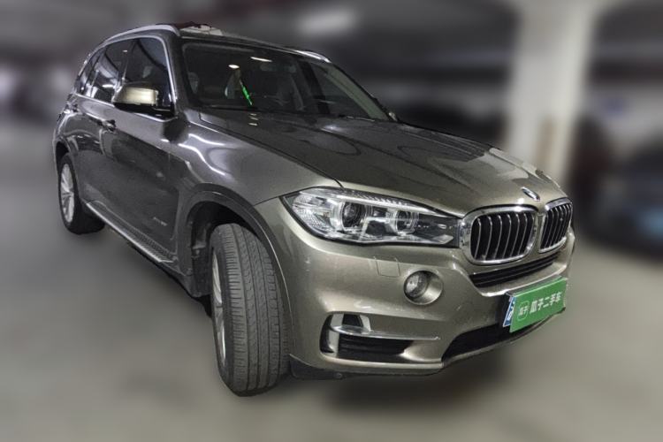 Used BMW X5 2017 xDrive28i Front Right 45 Deg