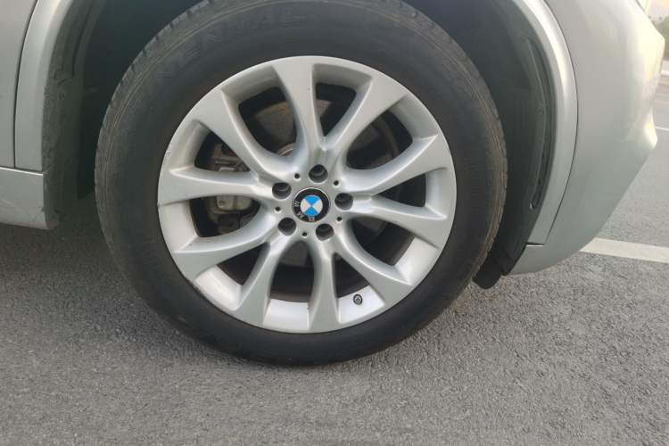 Used BMW X5 2017 xDrive35i Elegant Edition Right Front Wheel Hub