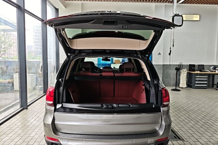 Used BMW X5 2017 xDrive28i Trunk