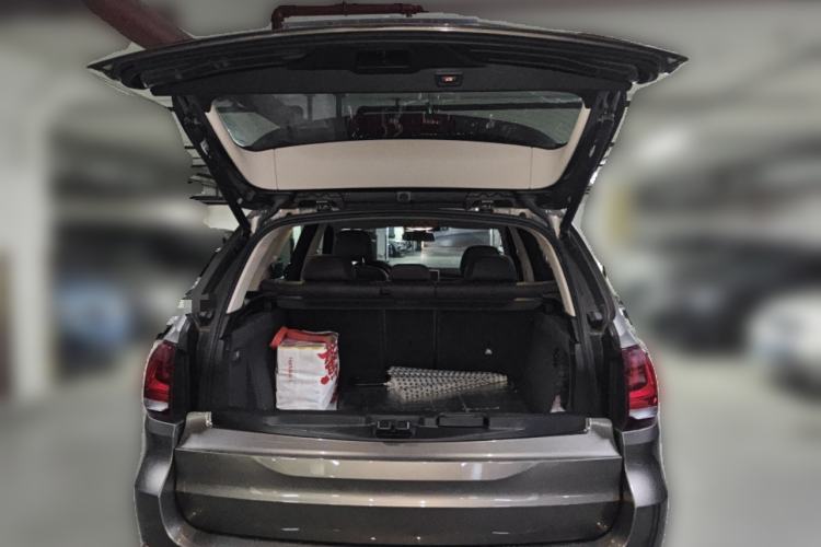 Used BMW X5 2017 xDrive28i Trunk